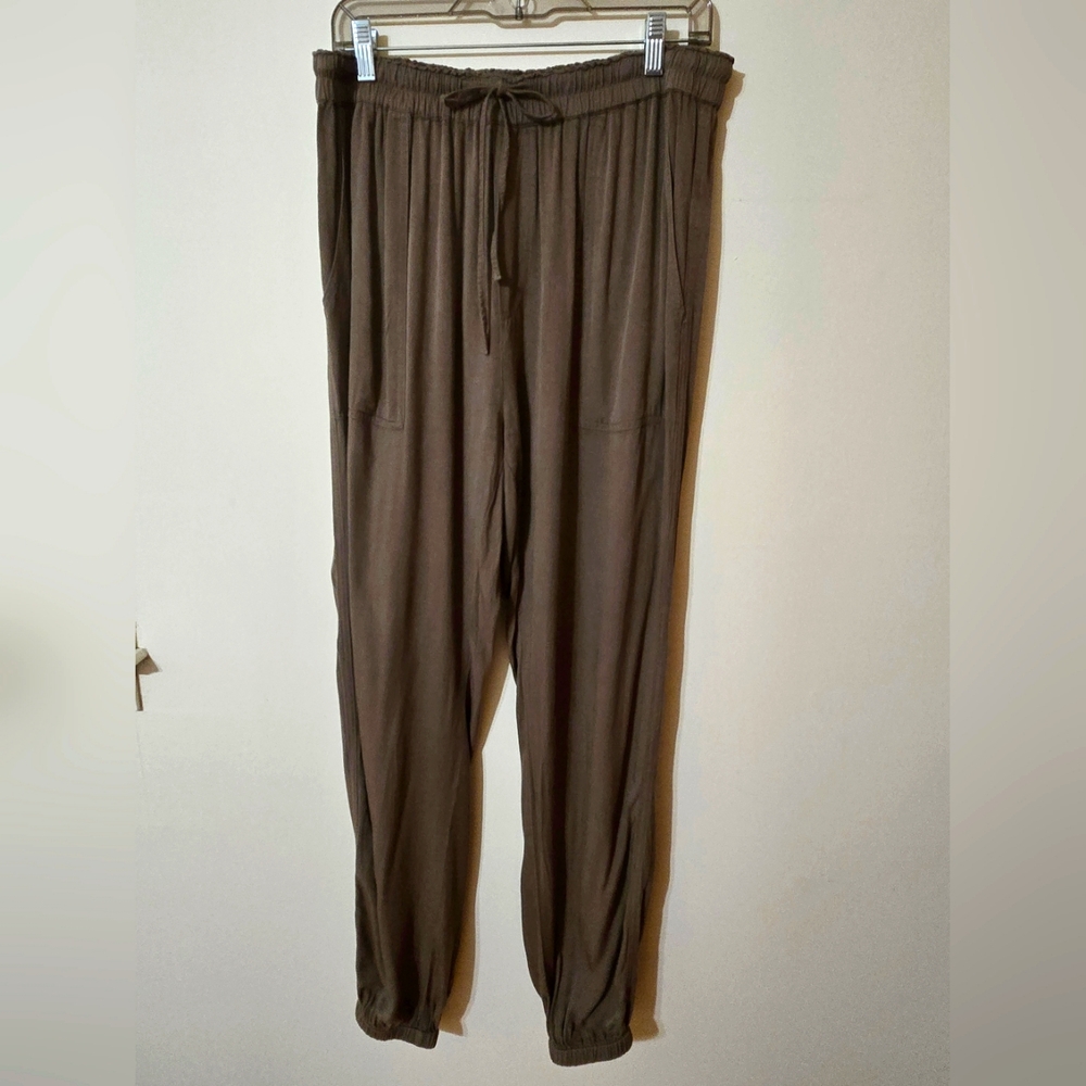 ee:some Joggers